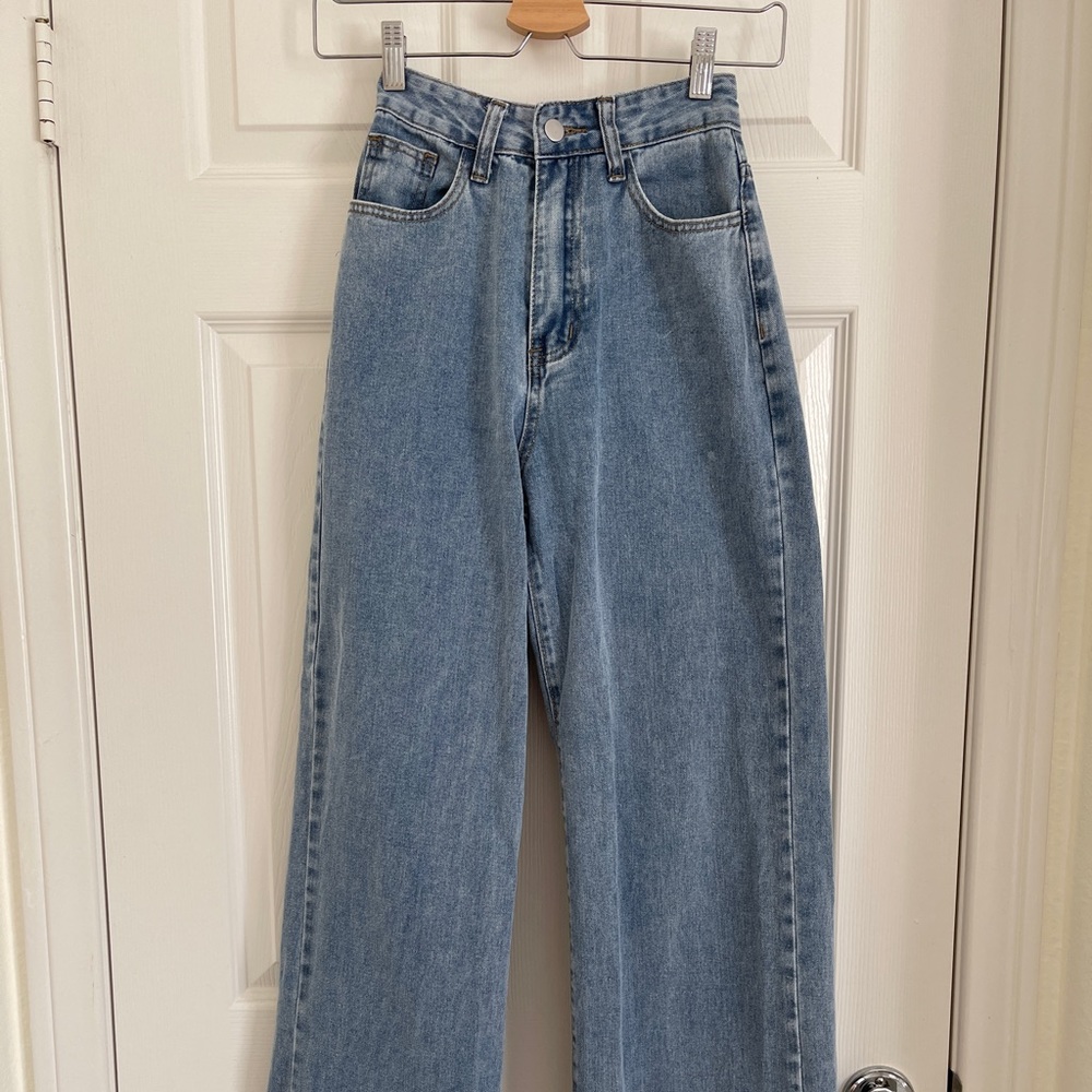 High Waist Wide Legged Jeans